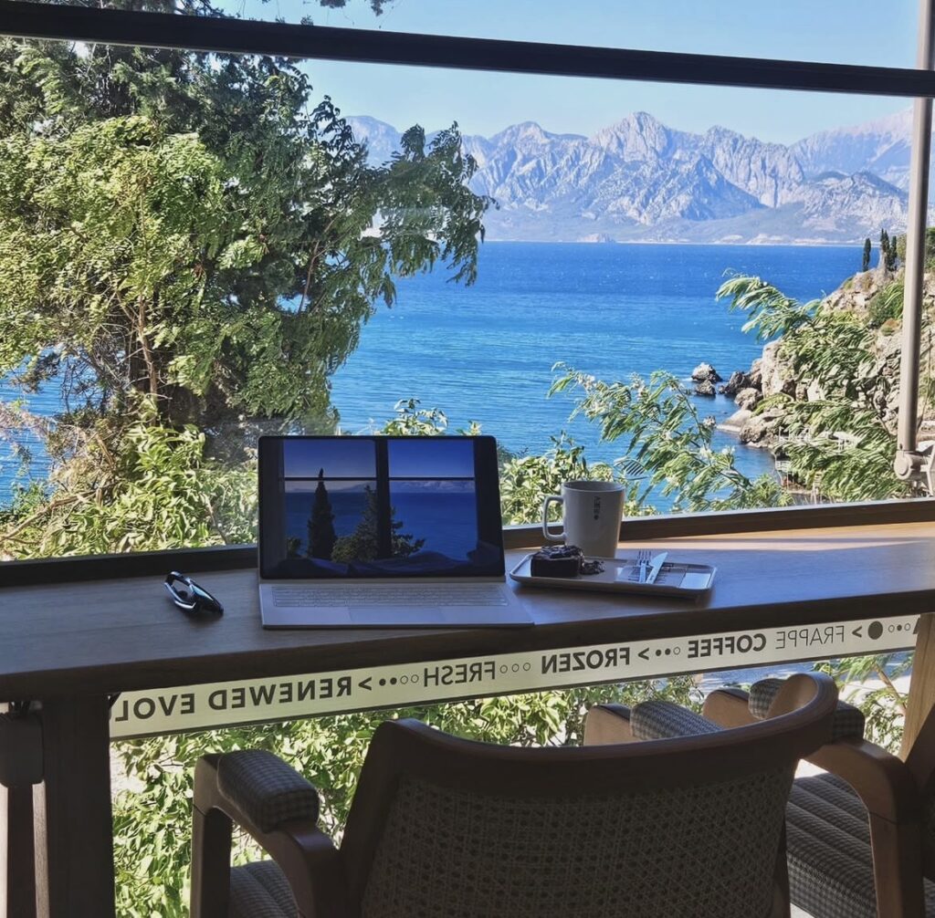 It is the Reev coffee house in Lara one of the best work spots in Antalya, enjoying a comfortable workspace for digital nomads and remote workers.
